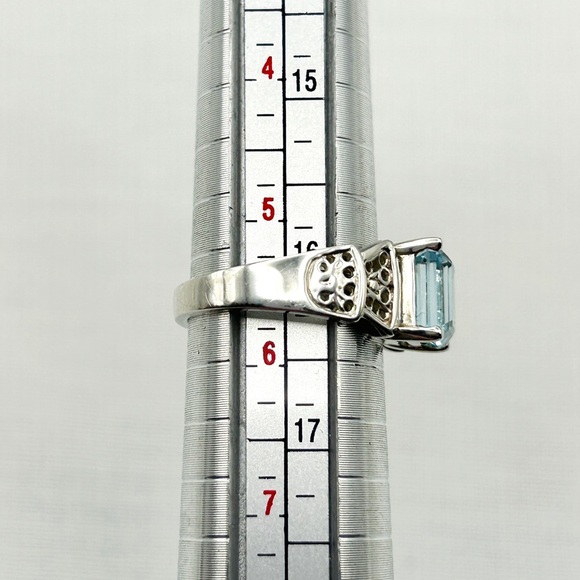 925 Sterling Silver Blue Topaz Ring Signed JED Size 5.5 - Picture 8 of 9